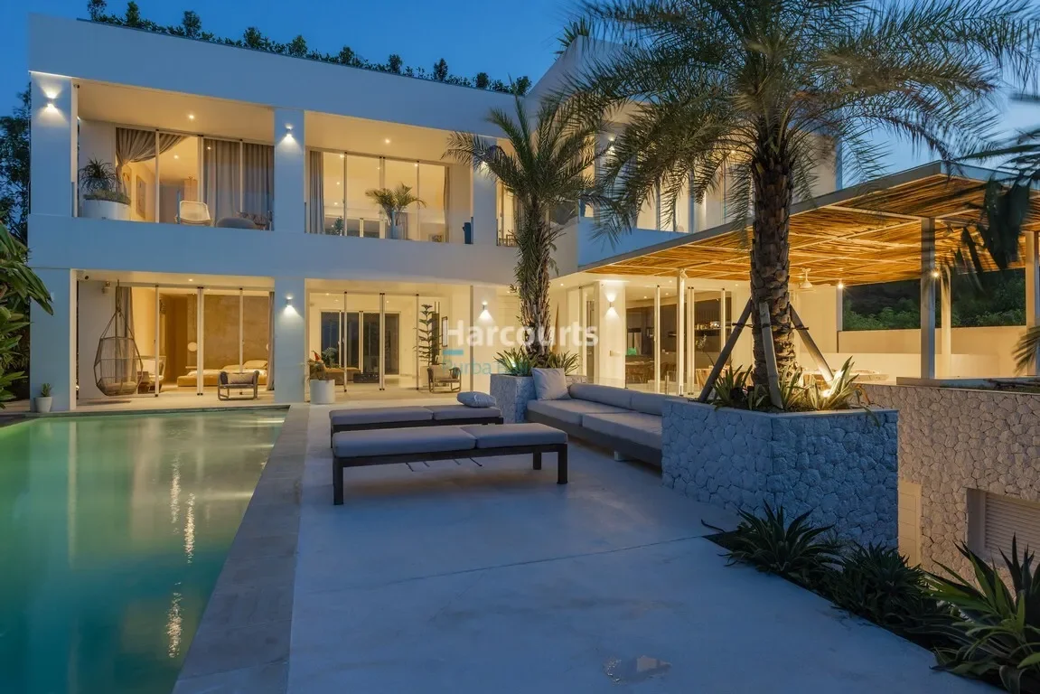 Exterior photo 7
