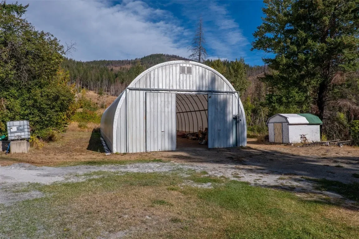 Exterior photo 8