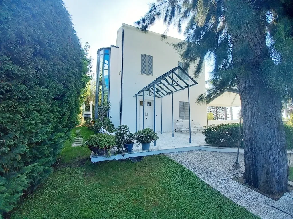 via De Medici, Ospedaletti, Liguria, Italy. - Photo 6