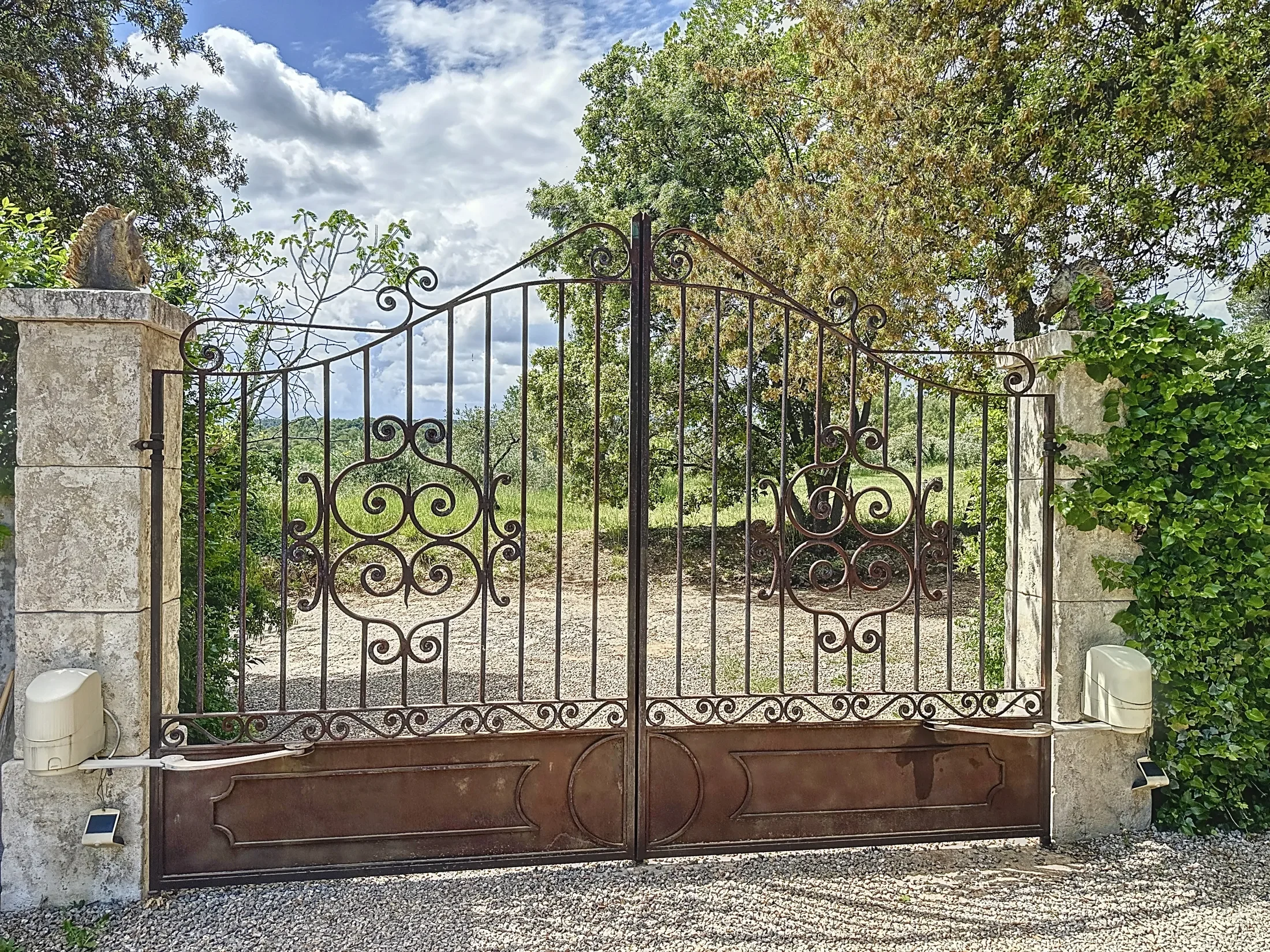 Exterior photo 9