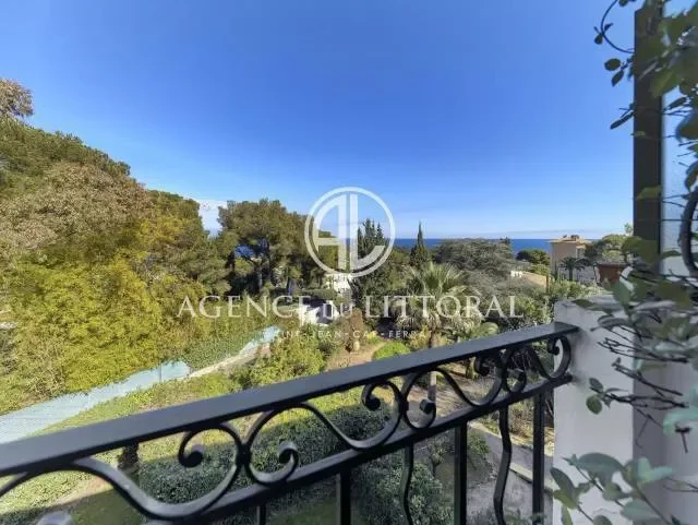 SAINT JEAN CAP FERRAT - APARTMENT - TOP FLOOR