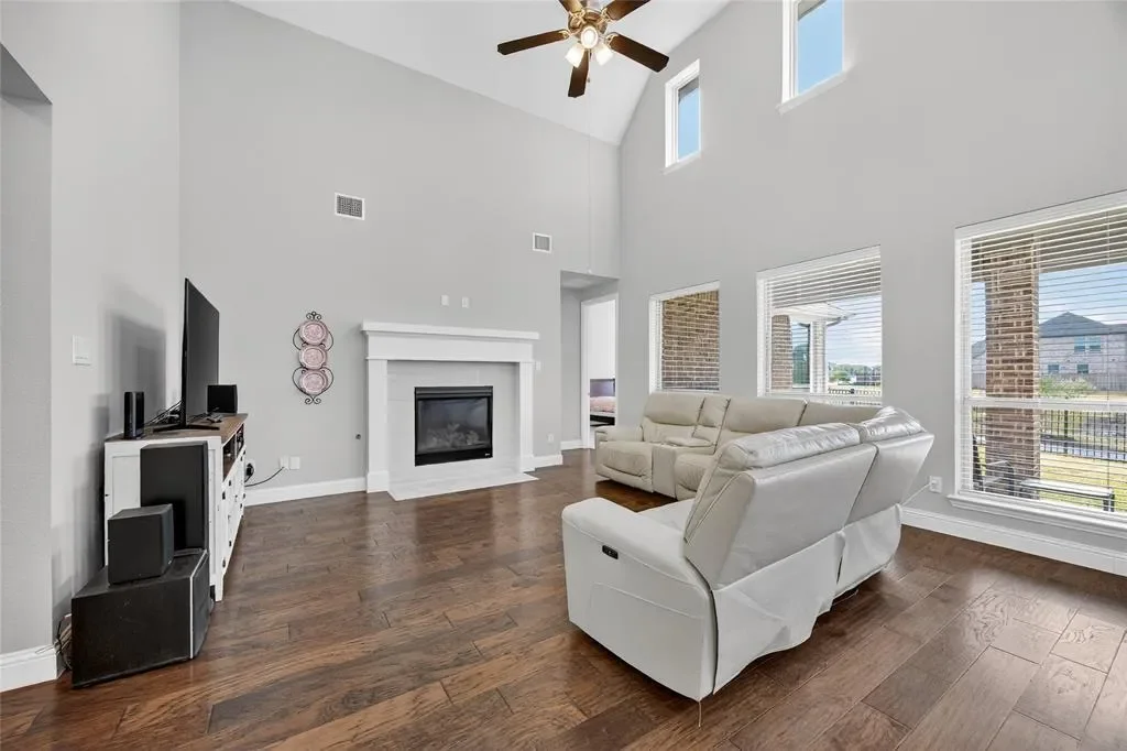 704 Corner Post Path, Prosper, Texas, United States. - Photo 8