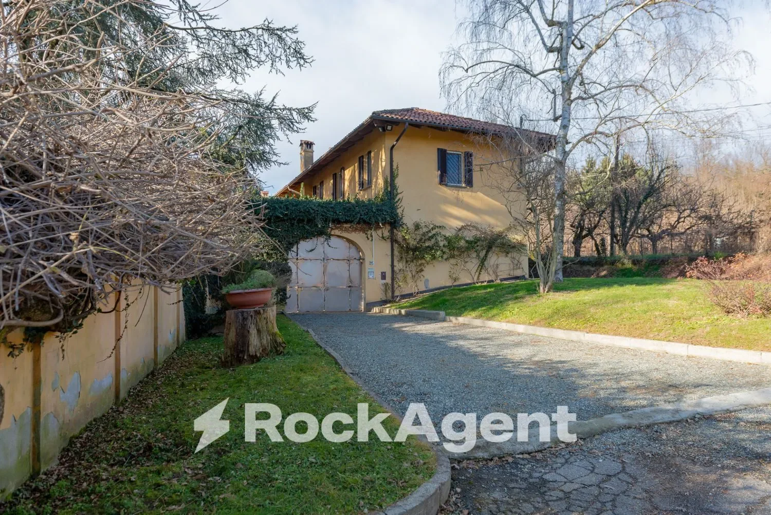 Exterior photo 10