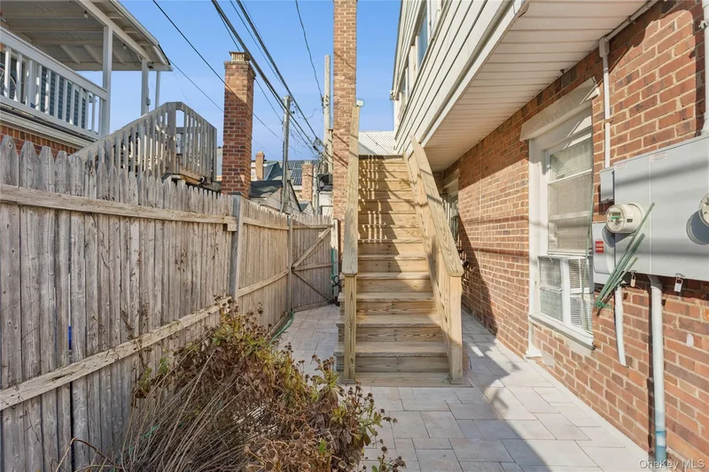 107 Pacific Boulevard, Long Beach, New York, United States. - Photo 22