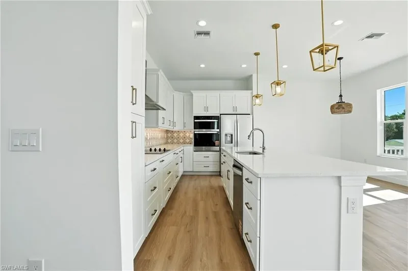 130 Fairweather LN, Fort Myers Beach, Florida, United States. - Photo 19