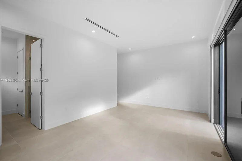 3063 Elizabeth St, Miami, Florida, United States. - Photo 22