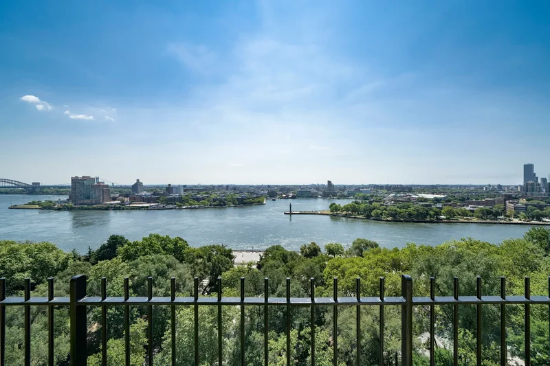 EAST END AVENUE, New York, New York, United States. - Photo 21