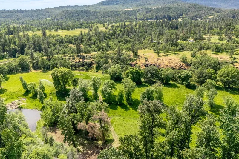 5512 Rogue River Drive , Eagle Point, OR 97524, Eagle Point, Oregon, United States. - Photo 18
