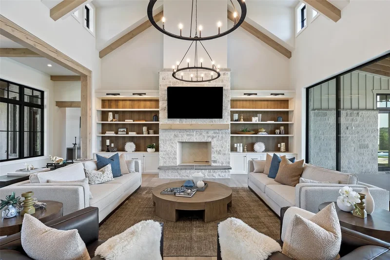 Single Family Residence in Austin
