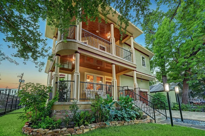 5 Bedrooms Duplex