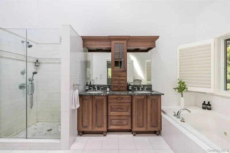 48 Douglas Court, Hampton Bays, New York, United States. - Photo 29