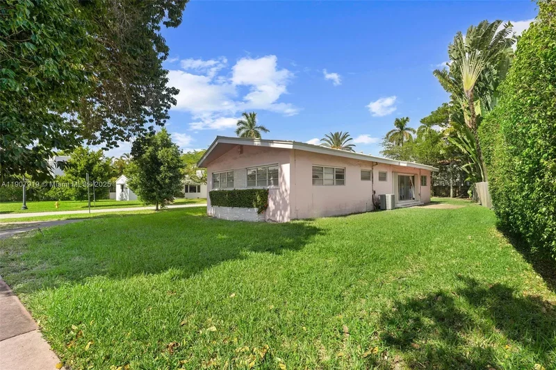 4601 Royal Palm Ave, Miami Beach, Florida, United States. - Photo 18