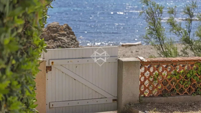 Waterfont villa to renovate