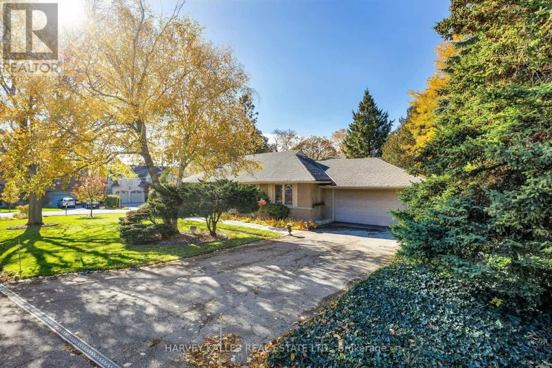 stunning detached ranch bungalow with modern updates