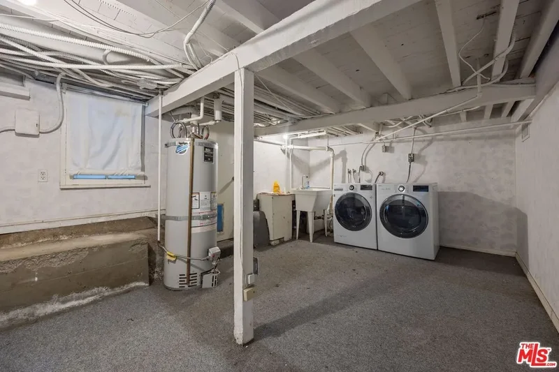 9044 Elevado St, Los Angeles, California, United States. - Photo 18
