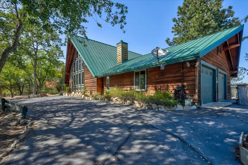 3 Bedrooms Single Family Attached