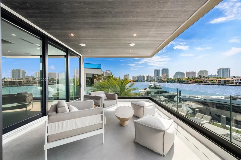 501 Middle River Dr, Fort Lauderdale, Florida, United States. - Photo 94