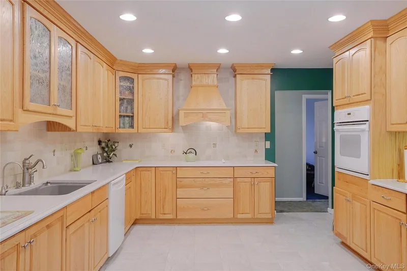 13 Edna Drive, Hyde Park, New York, United States. - Photo 9