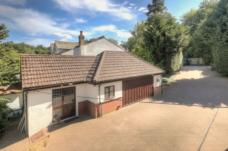 Homestead Drive, Basildon, Langdon Hills, England, United Kingdom. - Photo 9