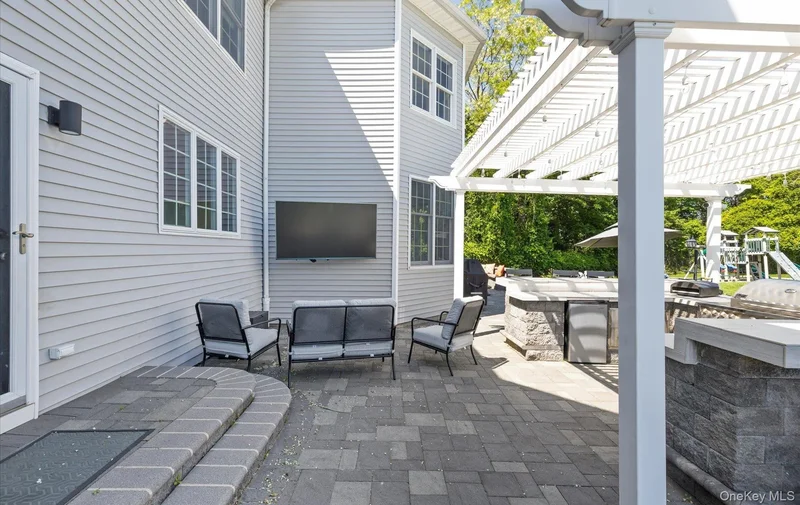 16 Home Court, Huntington, NY 11743, East Northport, New York, United States. - Photo 17