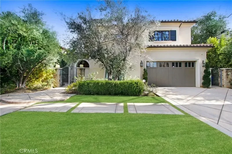 Single Family Residence in Arcadia