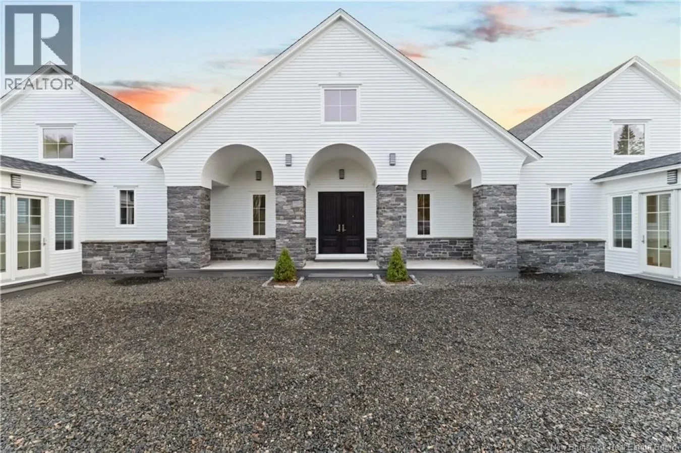 Exterior photo 3