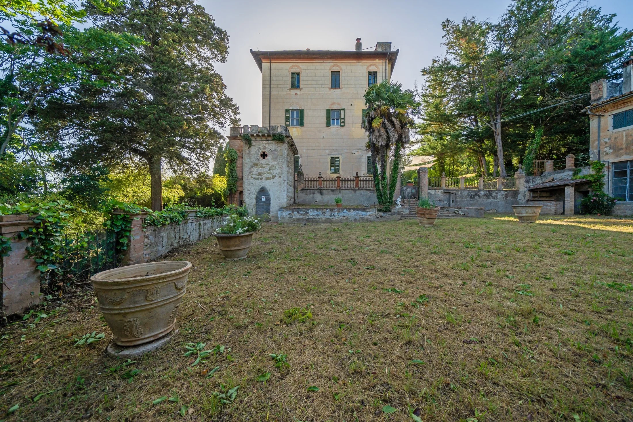Exterior photo 7