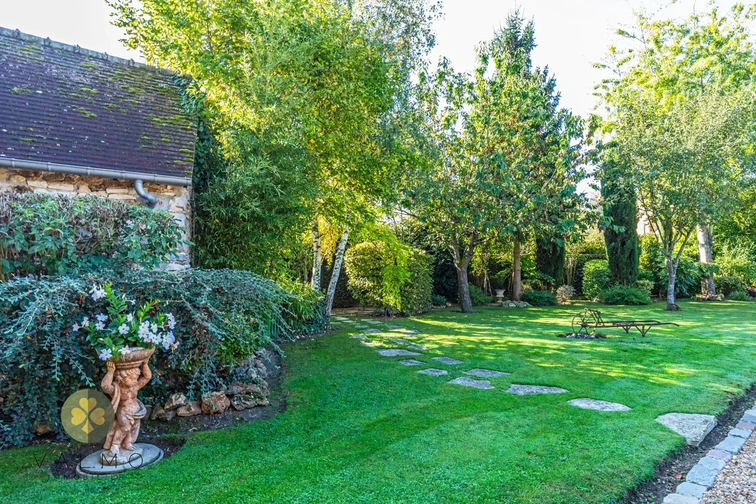 Exterior photo 8