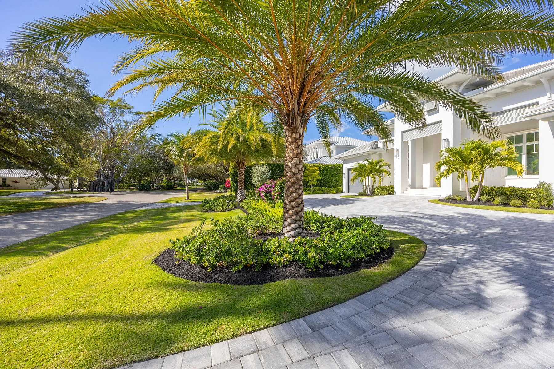Exterior photo 4