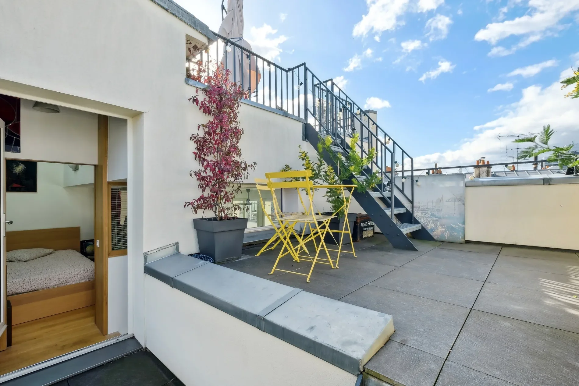 Exterior photo 1