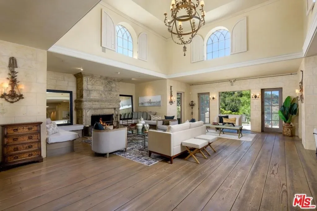 2899 Hidden Valley Lane, Montecito, California, United States. - Photo 3