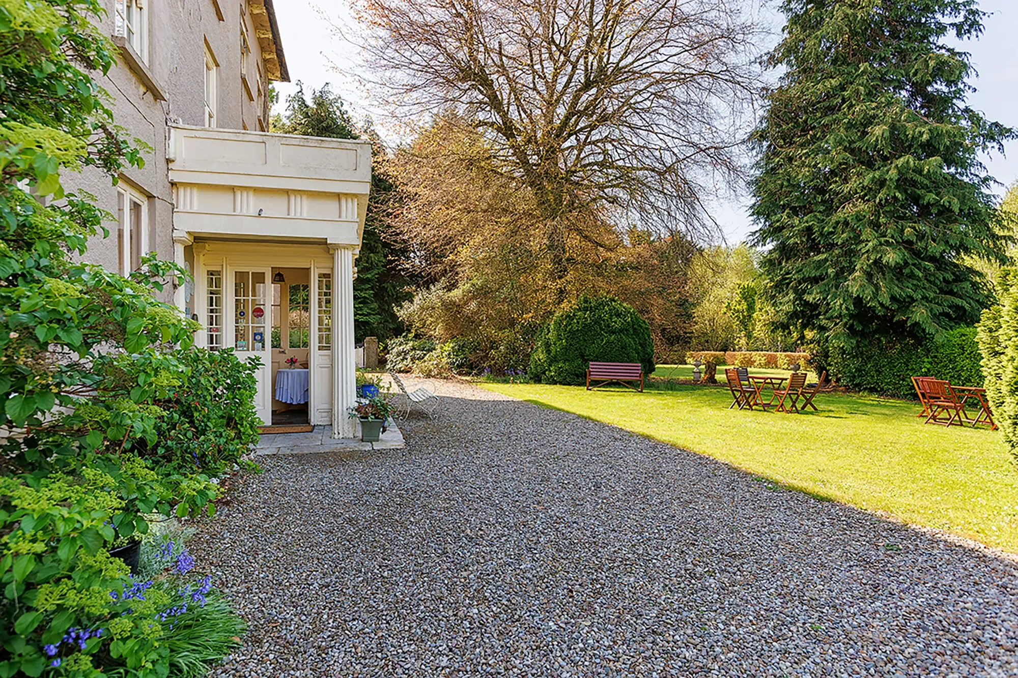 Exterior photo 8