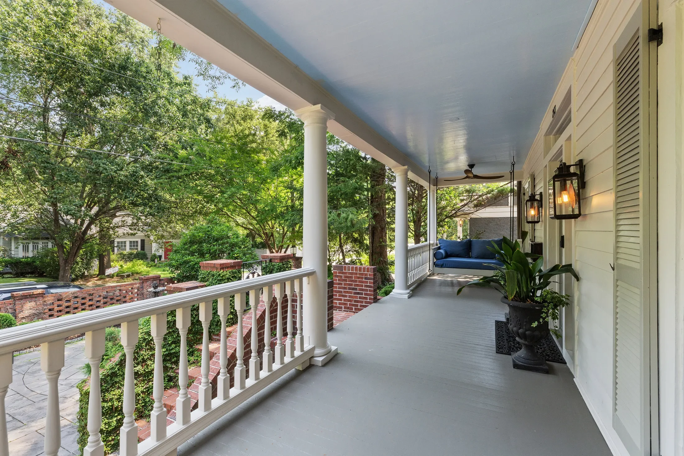Exterior photo 5