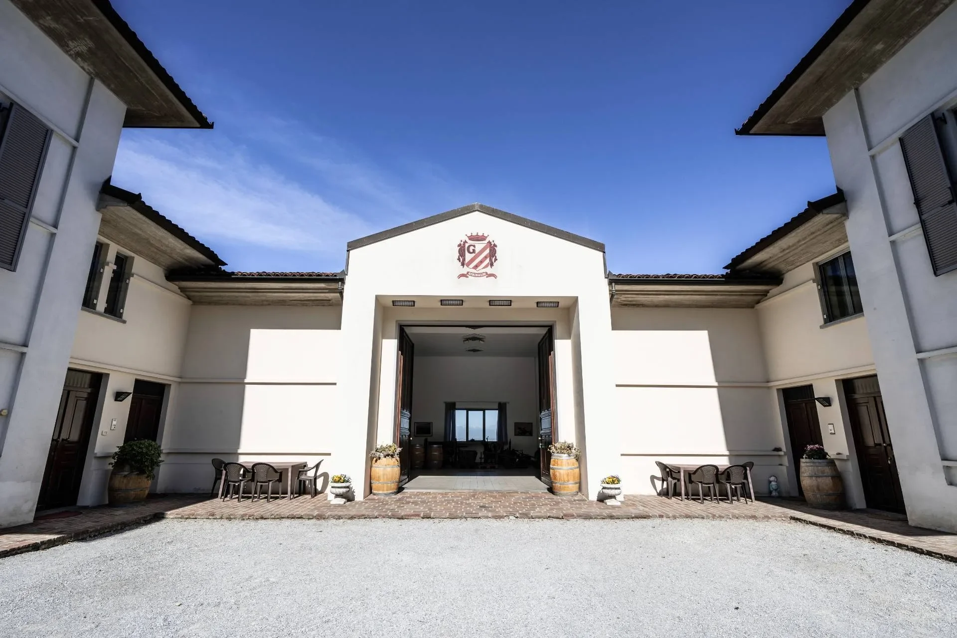 Exterior photo 3