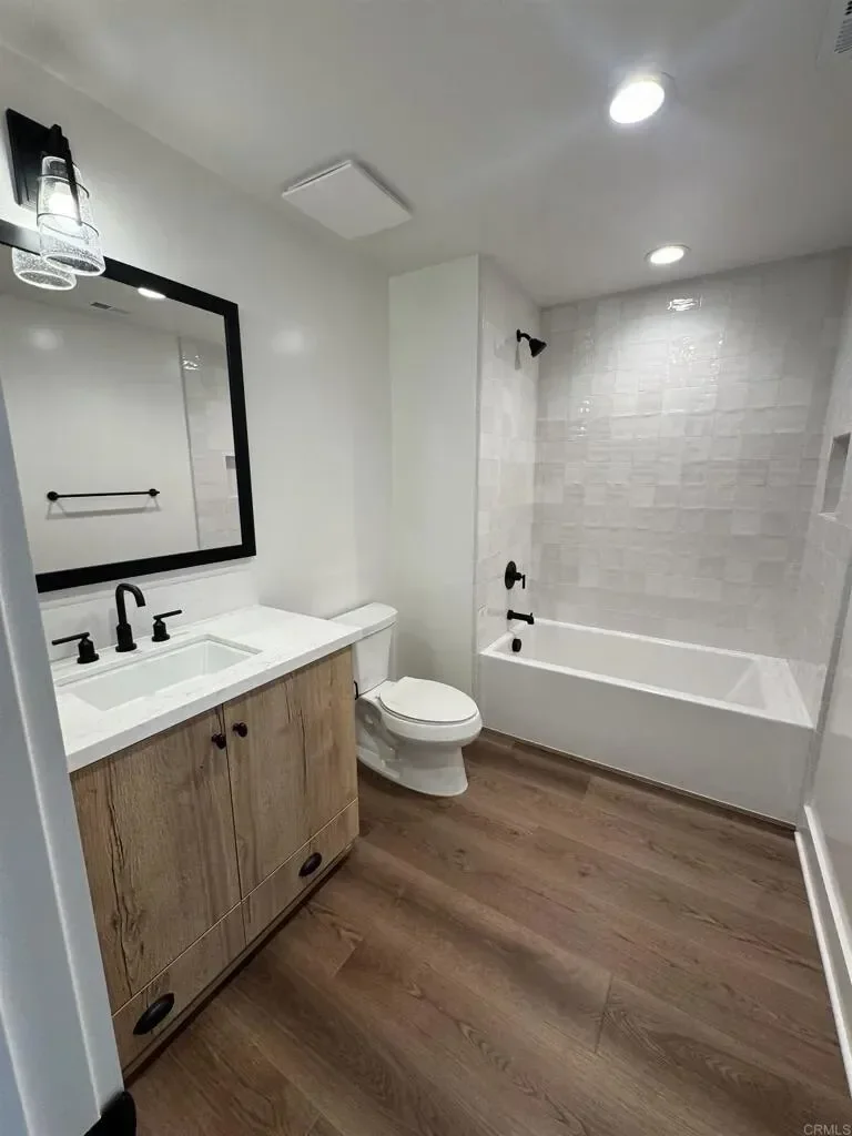 1105 Catania Court 201, Encinitas, California, United States. - Photo 13