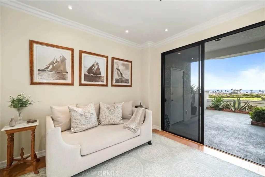 200 Paris Lane 111, Newport Beach, California, United States. - Photo 21