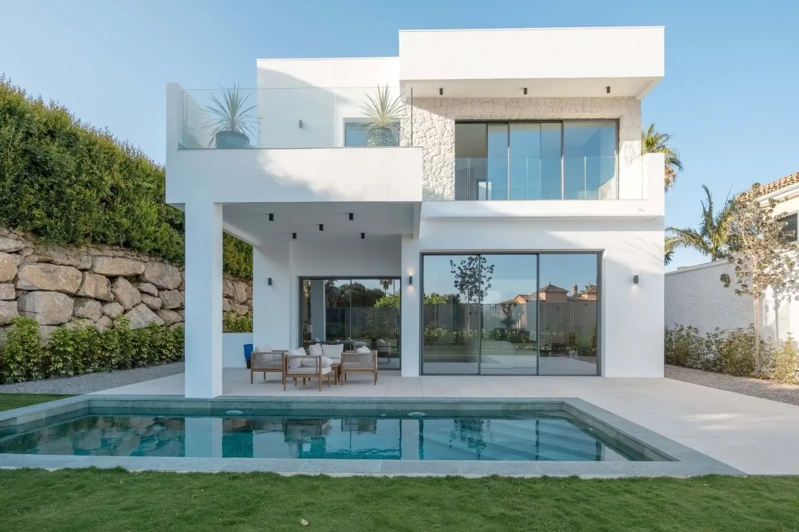 Exterior photo 2