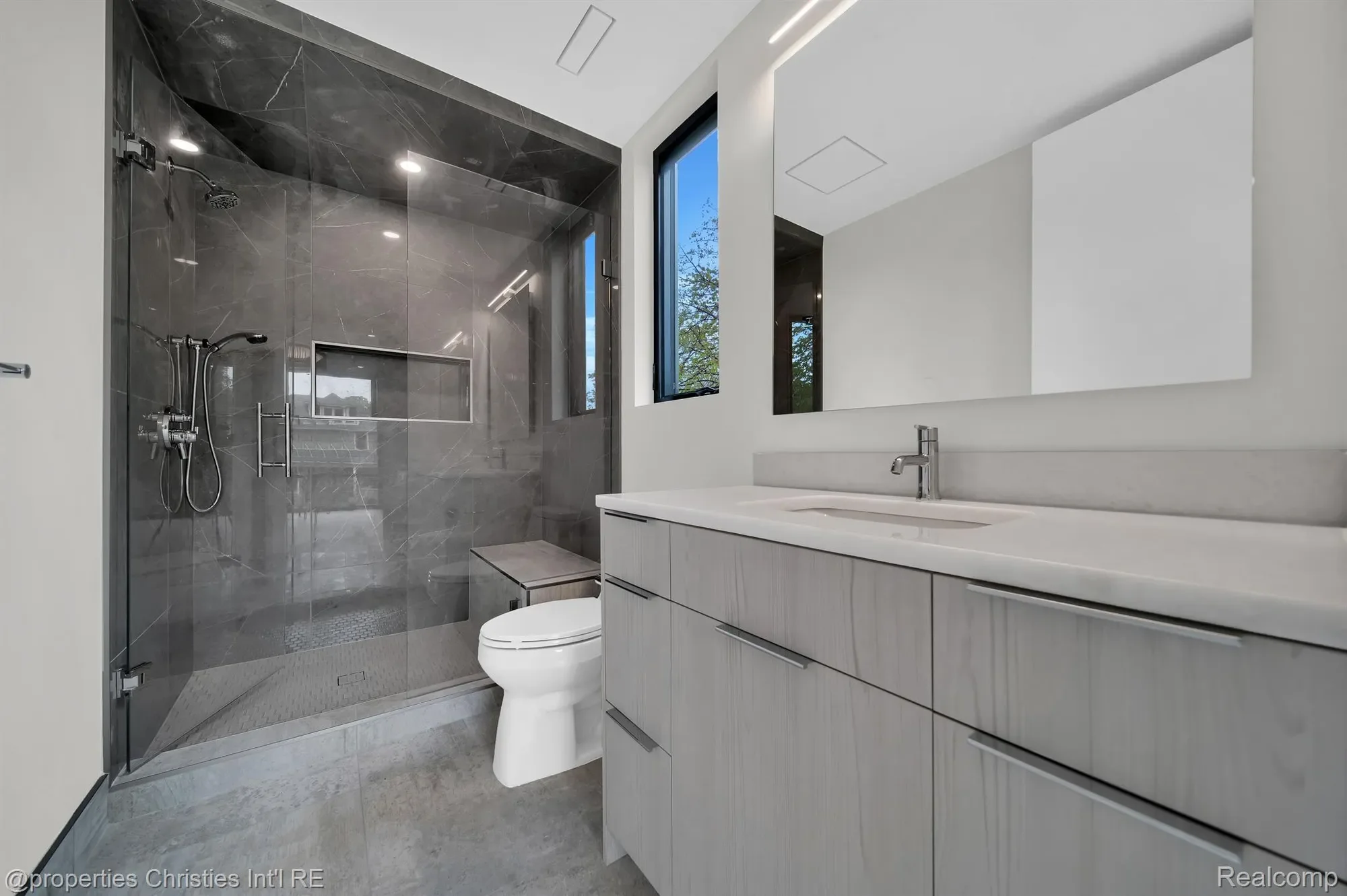 Gallery photo 9