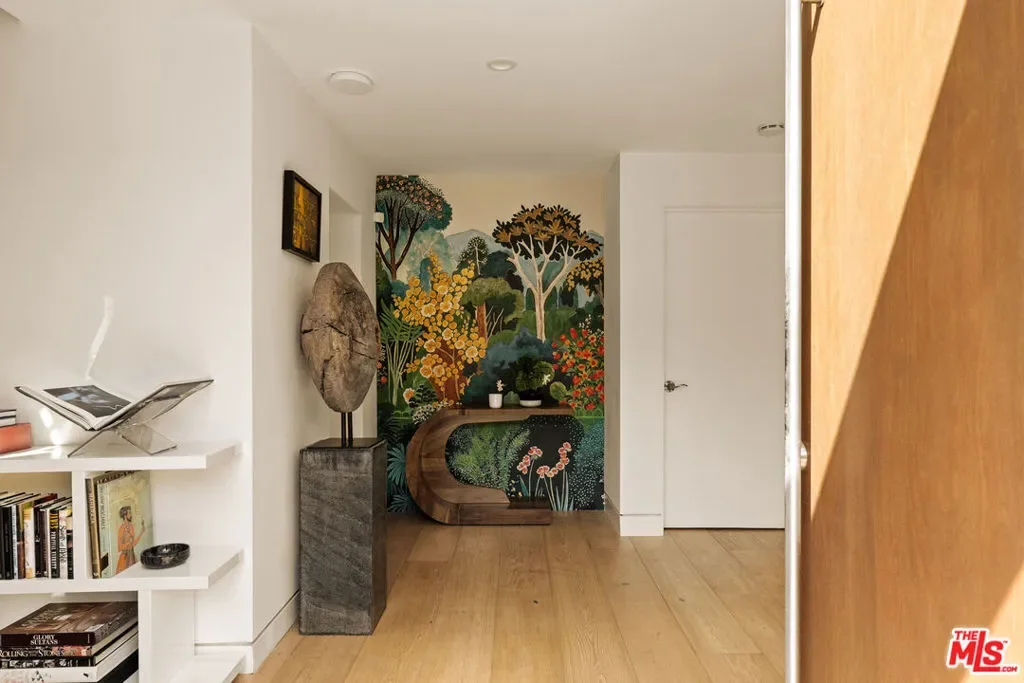 8446 Kirkwood Drive, Los Angeles, California, United States. - Photo 4