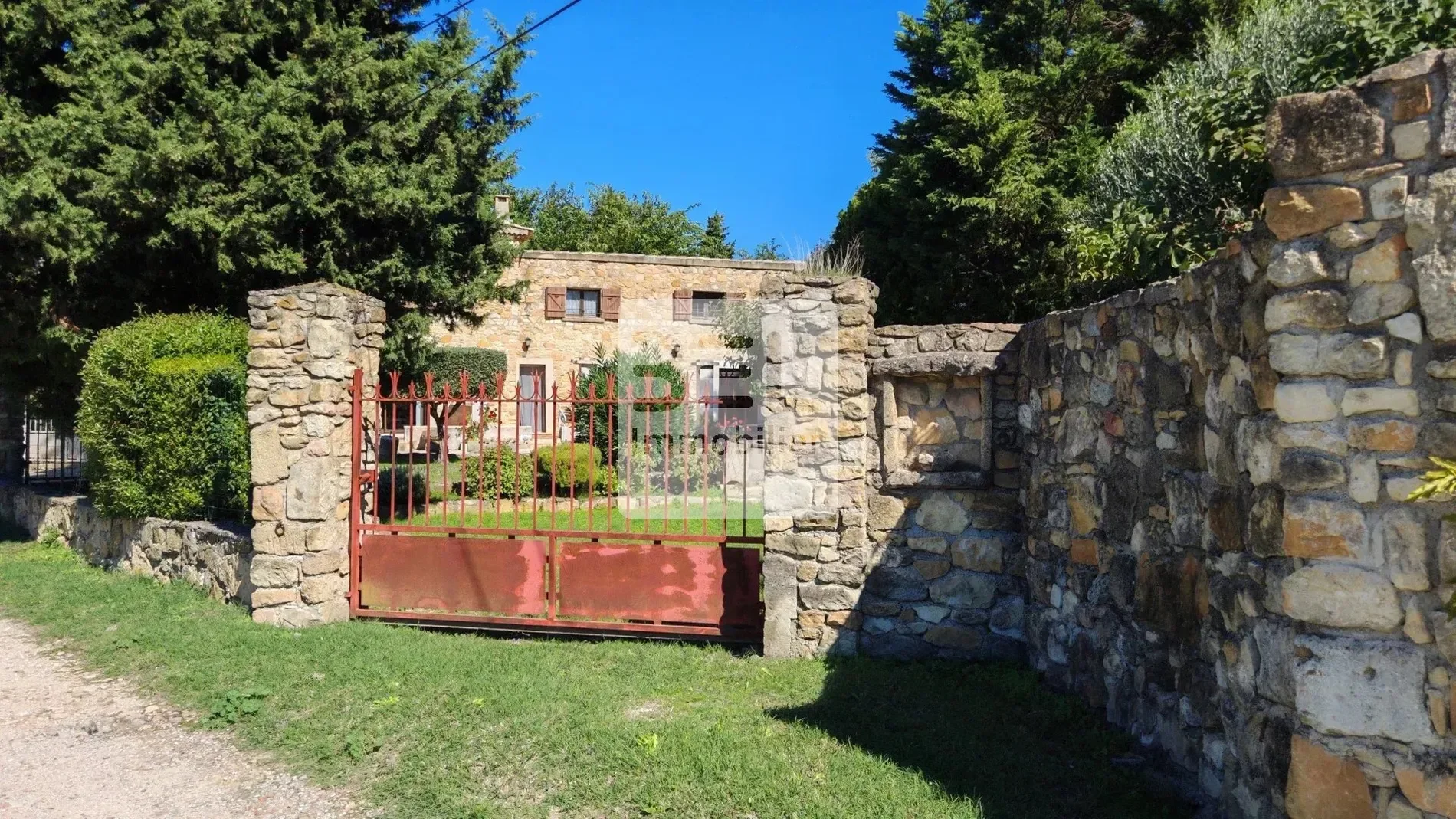 Exterior photo 9