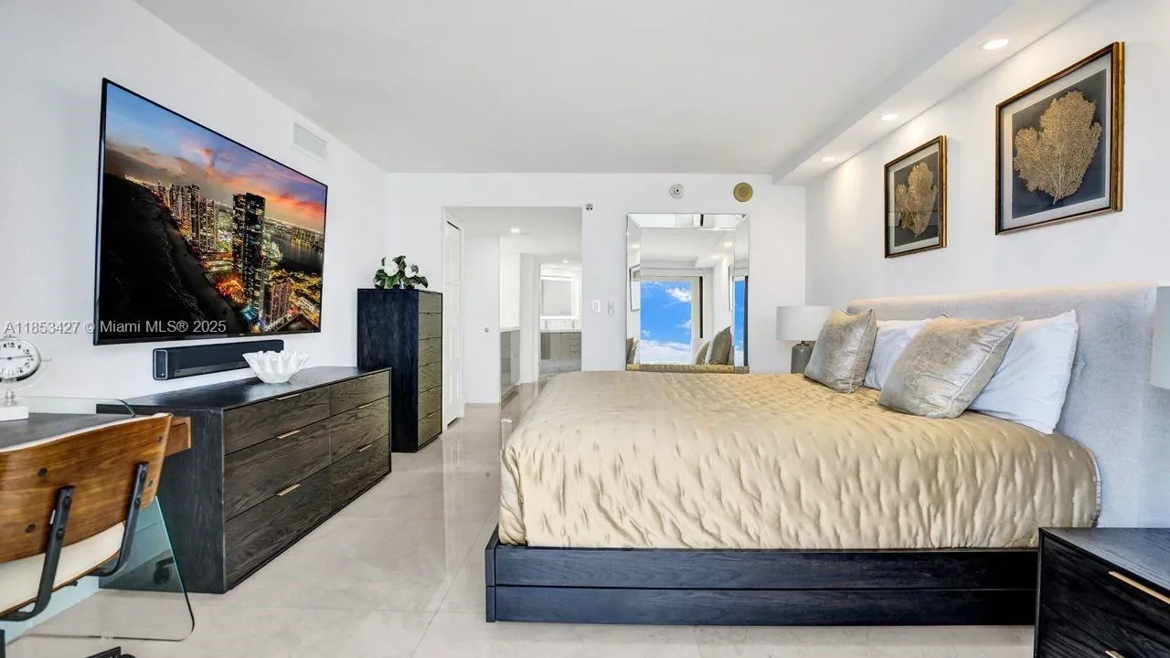 5757 Collins Ave 1605, Miami Beach, Florida, United States. - Photo 11
