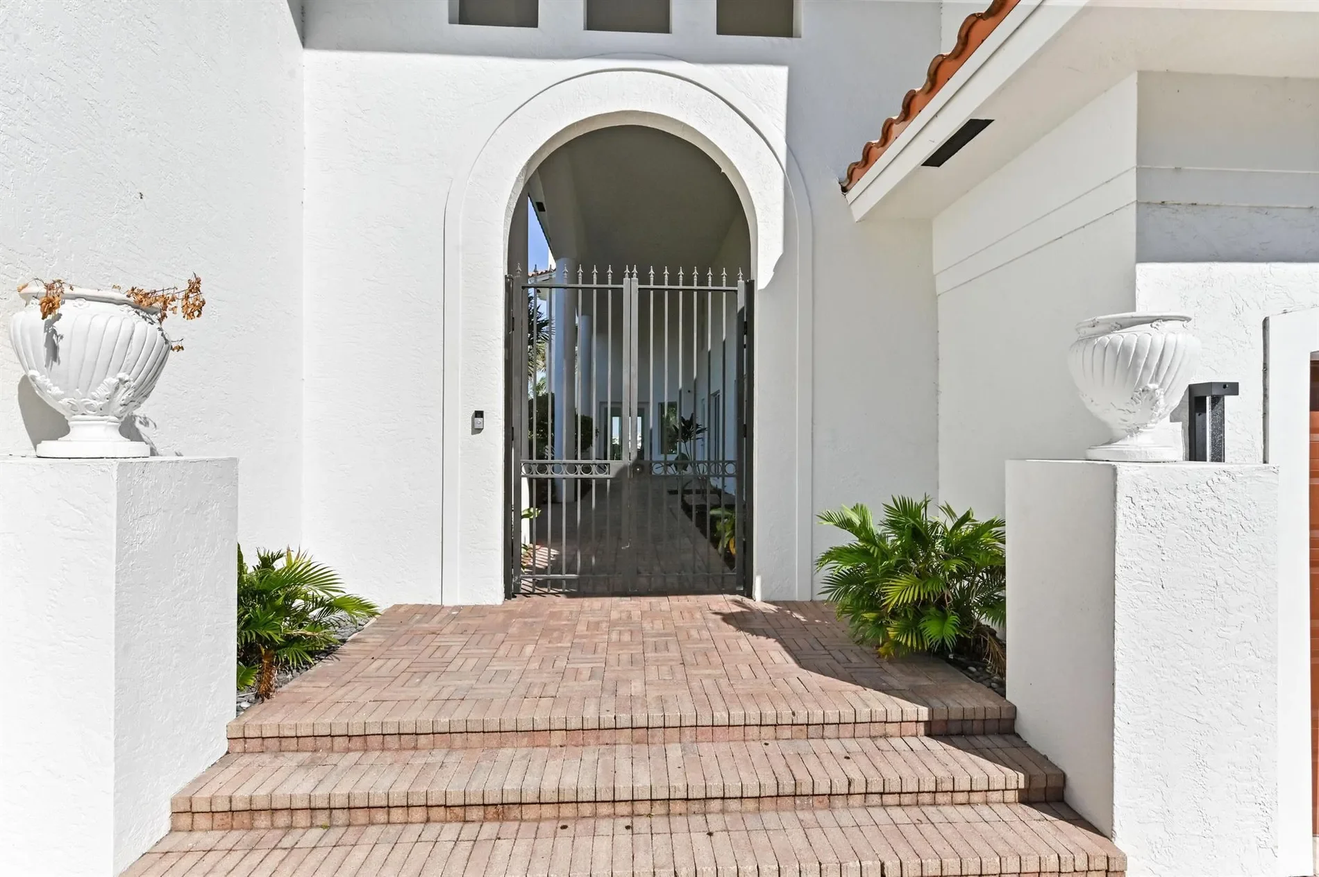 200 N Lake Drive, Lantana, Florida, United States. - Photo 4