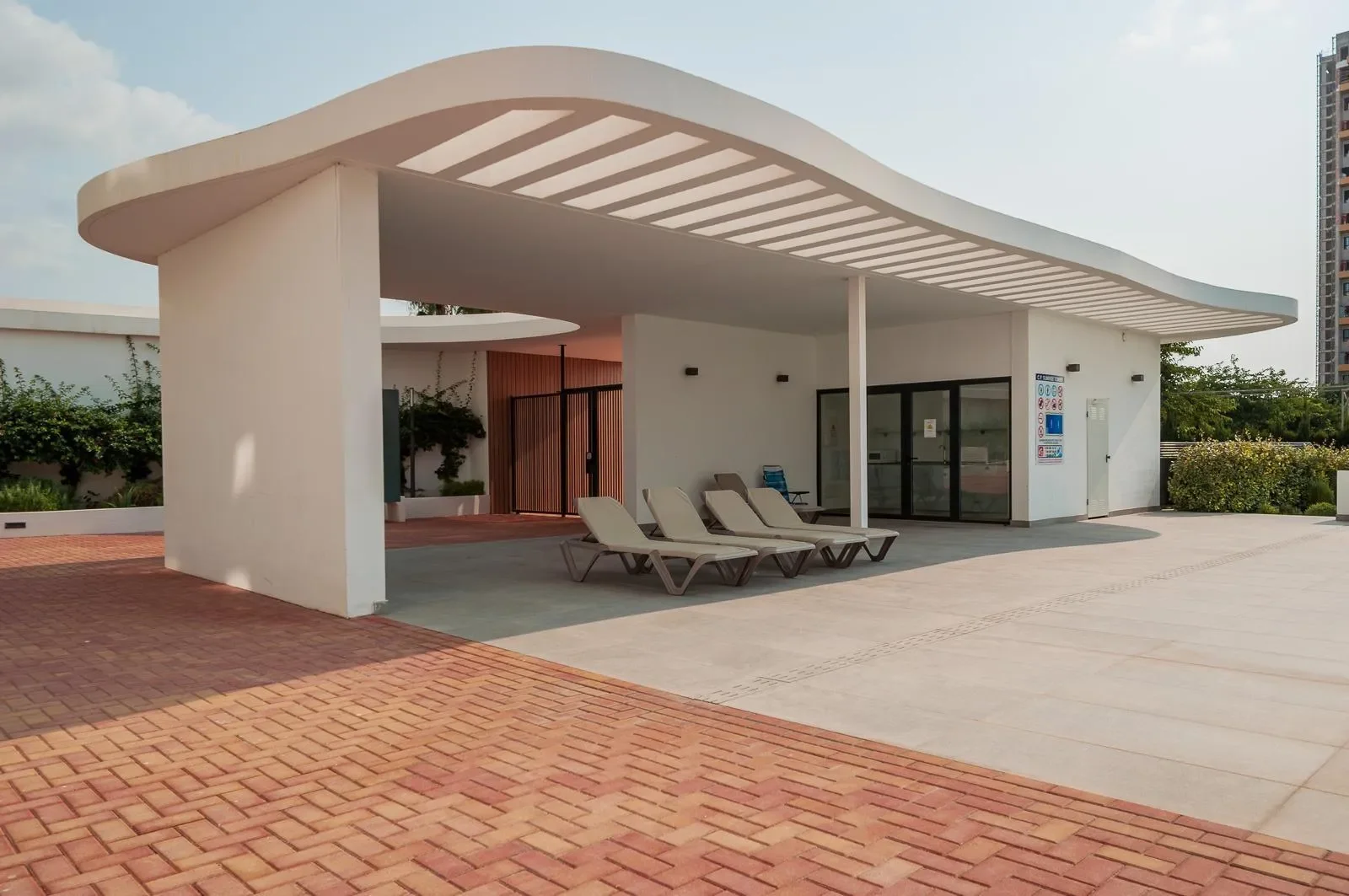 Exterior photo 7
