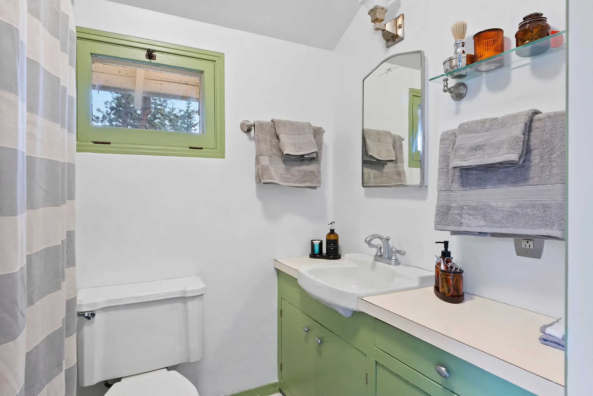 1515 W Cheyenne Road , Colorado Springs, CO 80906, Colorado Springs, Colorado, United States. - Photo 26