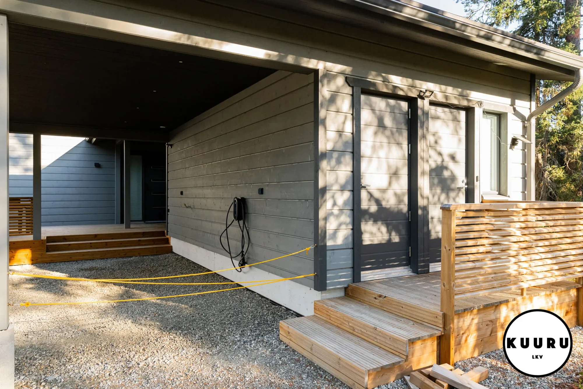Exterior photo 4