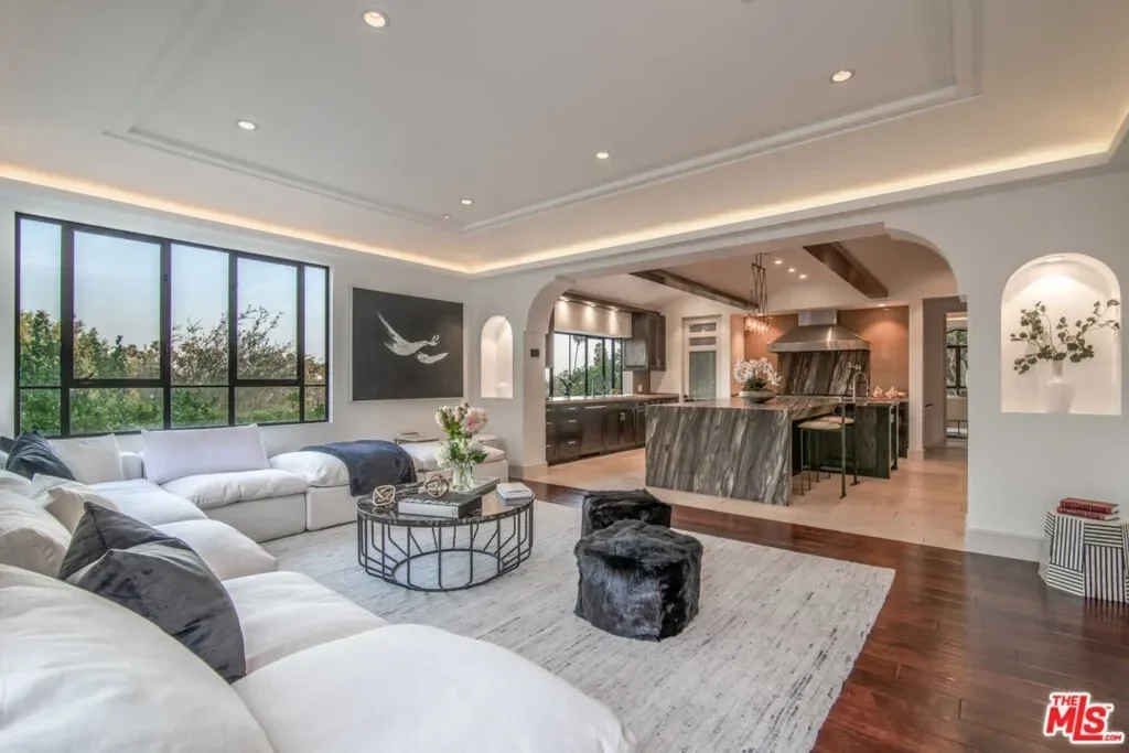 7801 Hillside Avenue, Los Angeles, California, United States. - Photo 2
