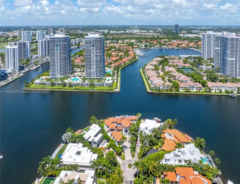 498 N Parkway Pkwy, Golden Beach, Florida, United States. - Photo 71