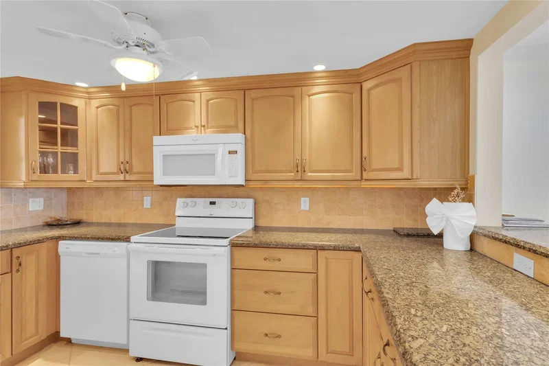 3939 Ocean Dr 502A, Vero Beach, Florida, United States. - Photo 8