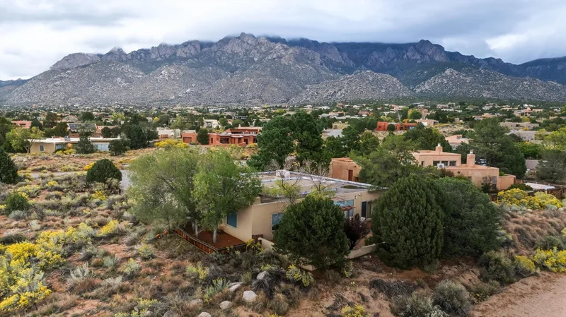 925 TRAMWAY Lane NE, Albuquerque, NM 87122, Albuquerque, New Mexico, United States. - Photo 37