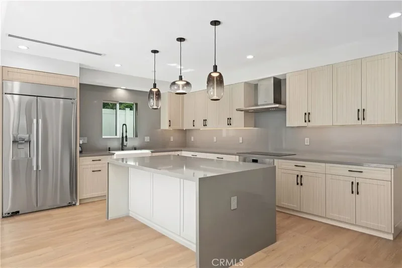 17962 Valley Vista Boulevard, Encino, CA 91316, Los Angeles, California, United States. - Photo 3